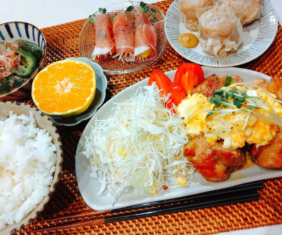 チキン南蛮のタルタルソース掛け、蓬莱の焼売、無花果とカイワレの生ハム巻き、ピーマンの煮浸し、早生みかん|samさん