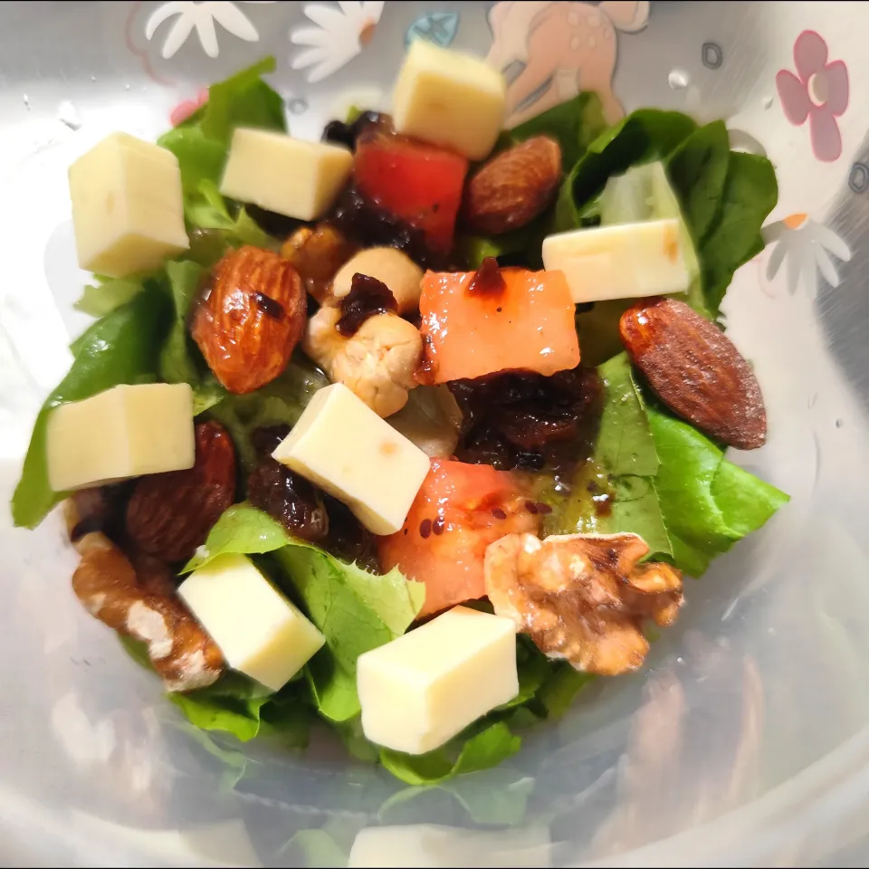プルーンの米酢漬け、ゴールドキウイの米酢漬け使用のドレッシングでサラダ|m.rafuさん