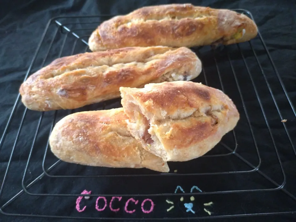 朝日が似合うシリーズ・全粒粉と甘納豆のバターフィセル✨|cocco+さん