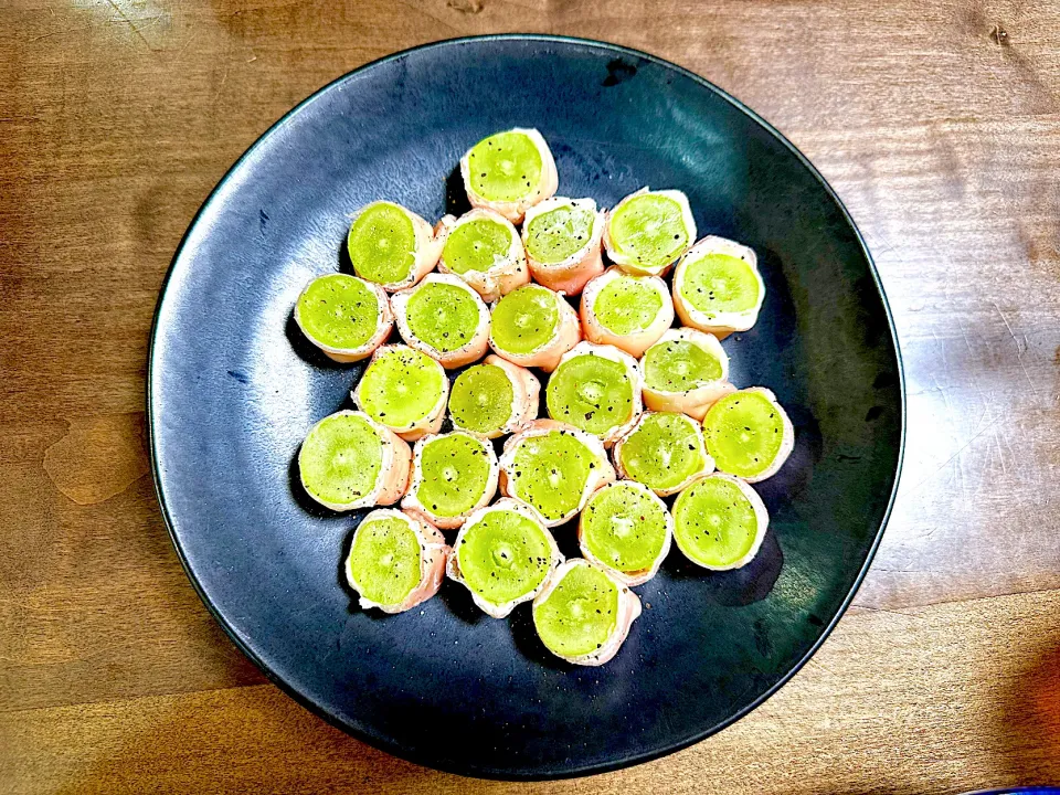 キモい❓カエルの卵みたいな見た目だけどバブル時代の生ハムメロン的な生ハムマスカット|カエルミちゃんさん