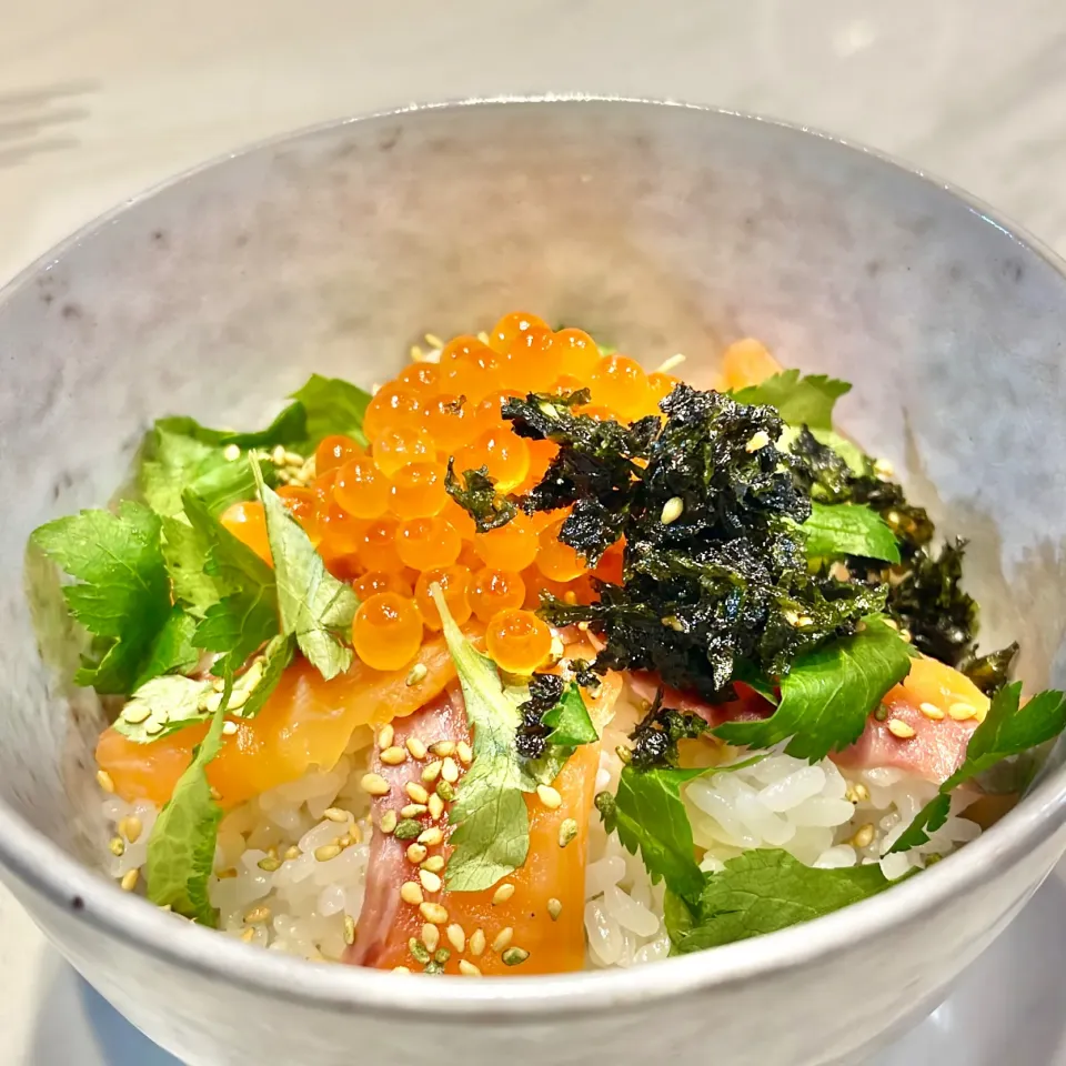 サーモンといくらの親子丼|ぎんさん