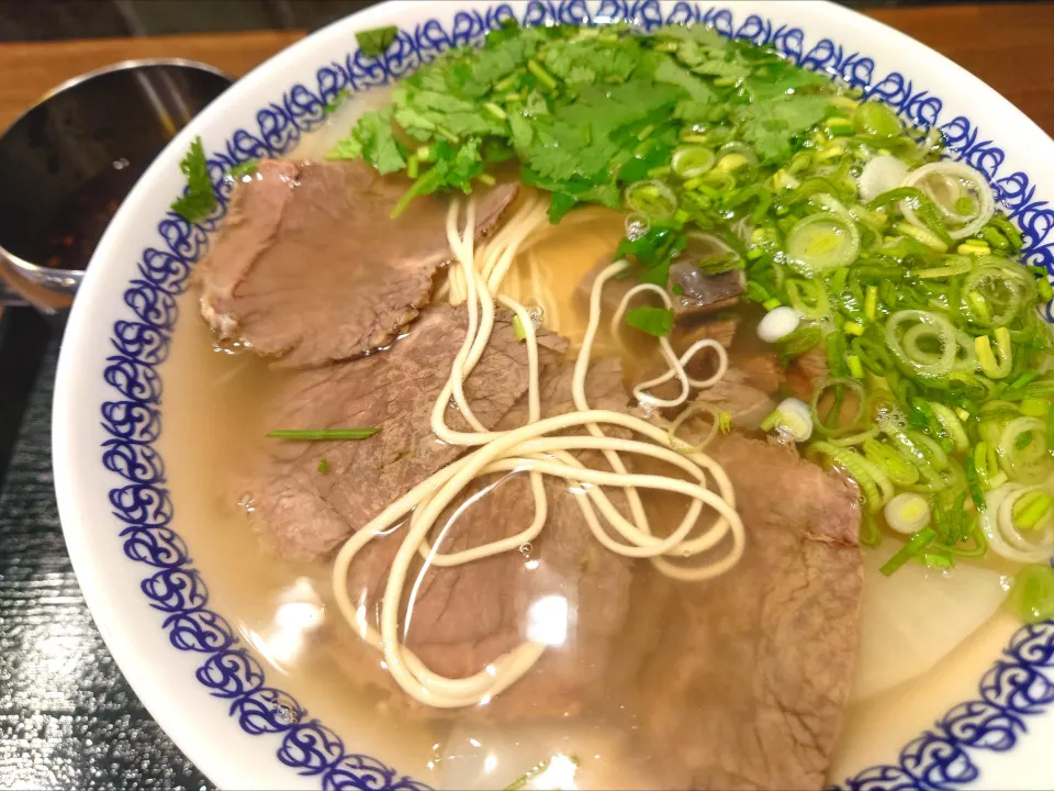 【2025年4月開業】 
【ハラル認証店】 
馬子禄 牛肉面 新宿店 
（麺の太さ：毛細、1,050円） 
＋大根大盛 (200円) 
＠東新宿4分 
(JR新宿駅から徒歩9分)
25279
〈醤131塩45噌󠄀20タ10昆9出14
F15冷27混3つ3焼1ポ1〉|大脇さん