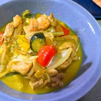 ごろごろ夏野菜と鶏肉のピリ辛ココナッツクリーム|ぱおのご飯さん