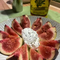 いちじくと水切りヨーグルトのサラダ🥗|renharuruさん