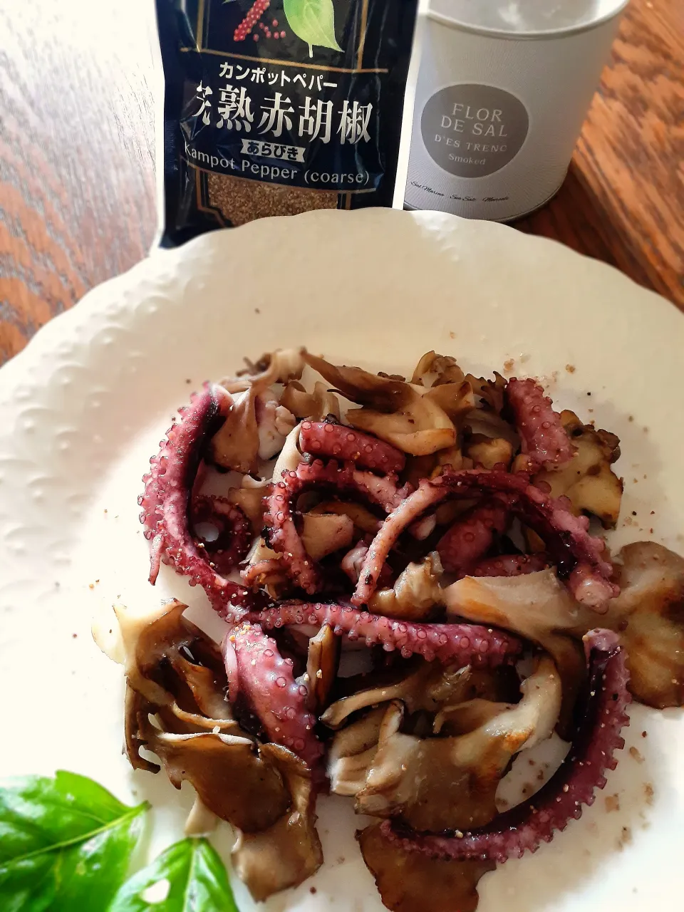 テナガダコ🐙と舞茸を一緒に焼きました♪|fumfumさん
