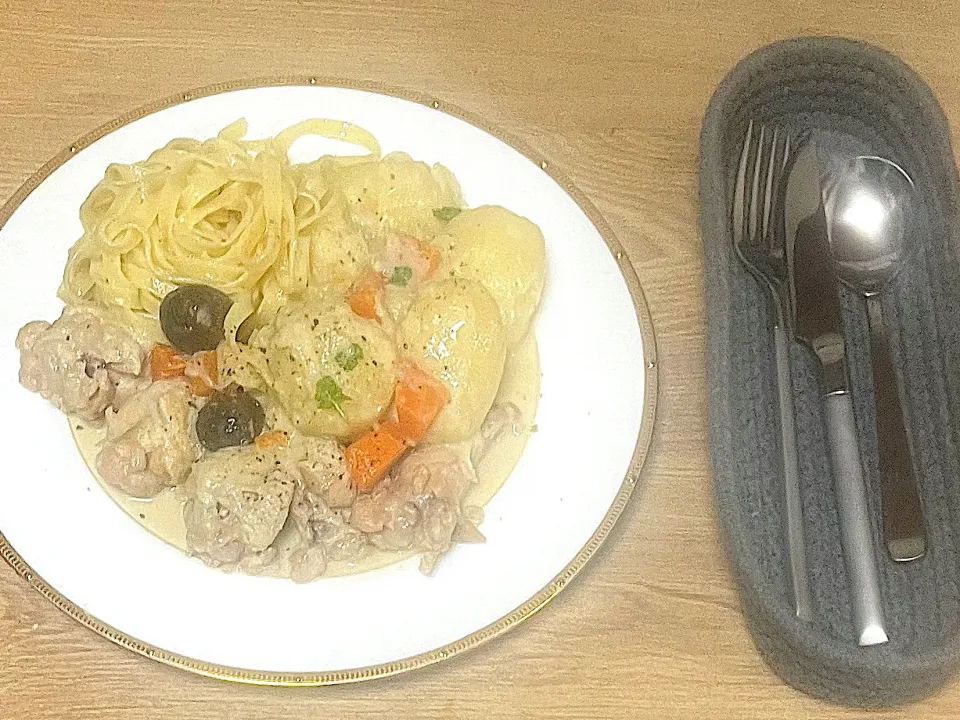 鶏手羽元と男爵のゴルゴンゾーラクリーム煮|銀蔵じいちゃんさん