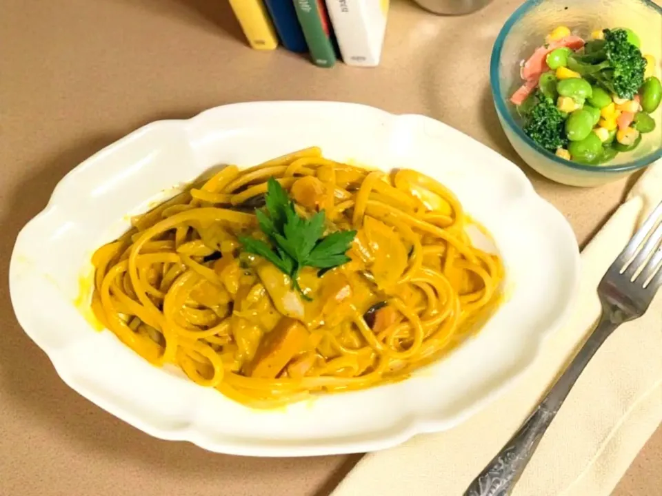 ハロウィンパスタ🎃（かぼちゃとキノコのクリームパスタと枝豆コーンサラダ|Cabezon.Nakamuraさん
