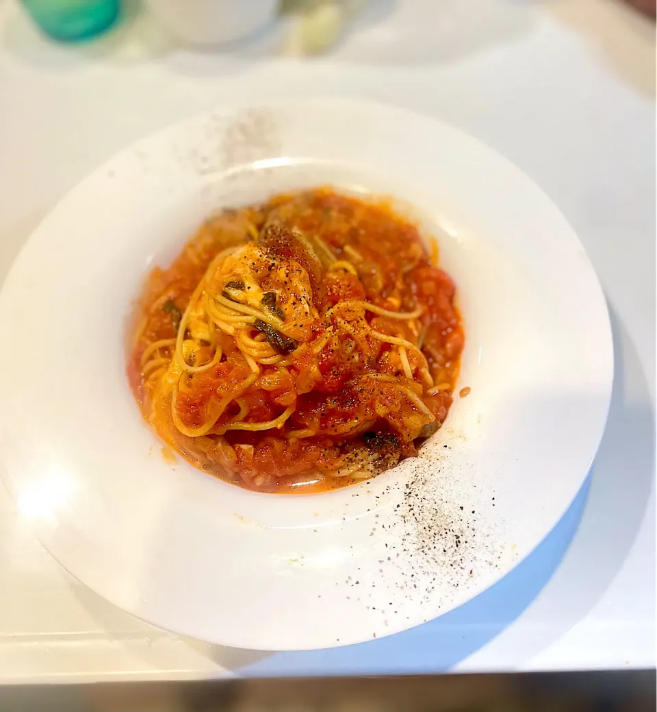 マイブームの自家製パンチェッタでバジルトマトパスタ🍝|yukki-----さん