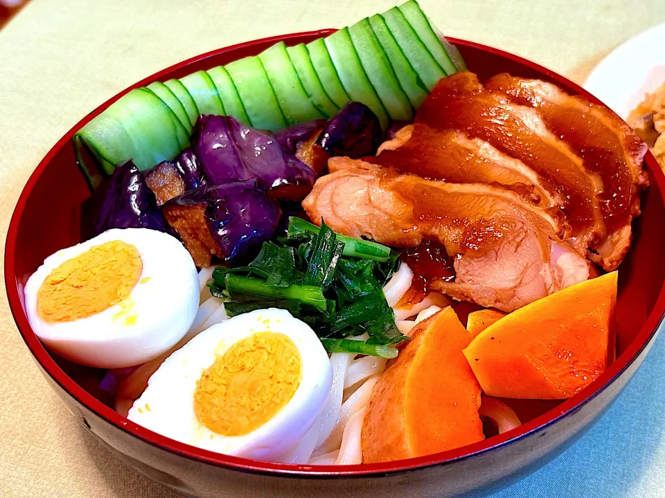 茄子の揚げ浸しと蒸し南瓜のうどん　鶏焼豚＆茹で卵トッピング|マニラ男さん