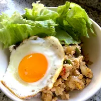 鶏ひき肉のガパオ⇒豆板醤の代わりにシラチャーで！|ヨウコさん