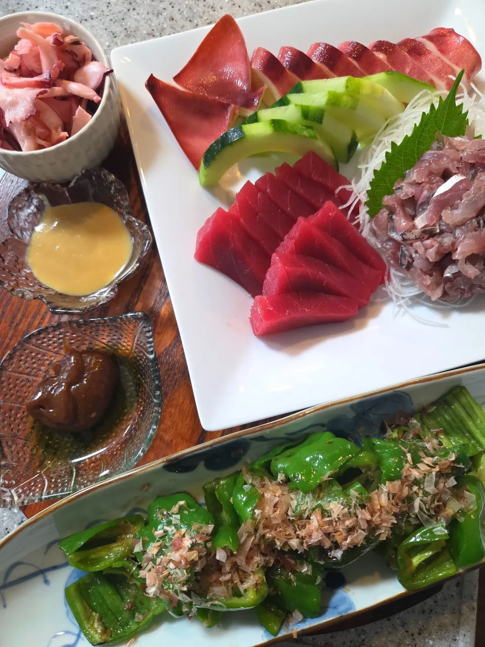 副菜三種、刺身、ピーマンおかか炒め、酢ダコ|aoiさん
