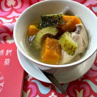 ゴーヤとかぼちゃ、手羽中のスープ|koji toyodaさん