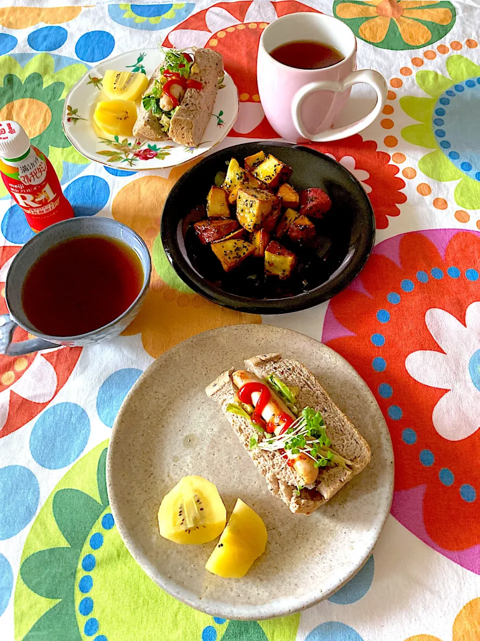 ライ麦パンでホットドッグ風🌭と大学芋|さくたえさん