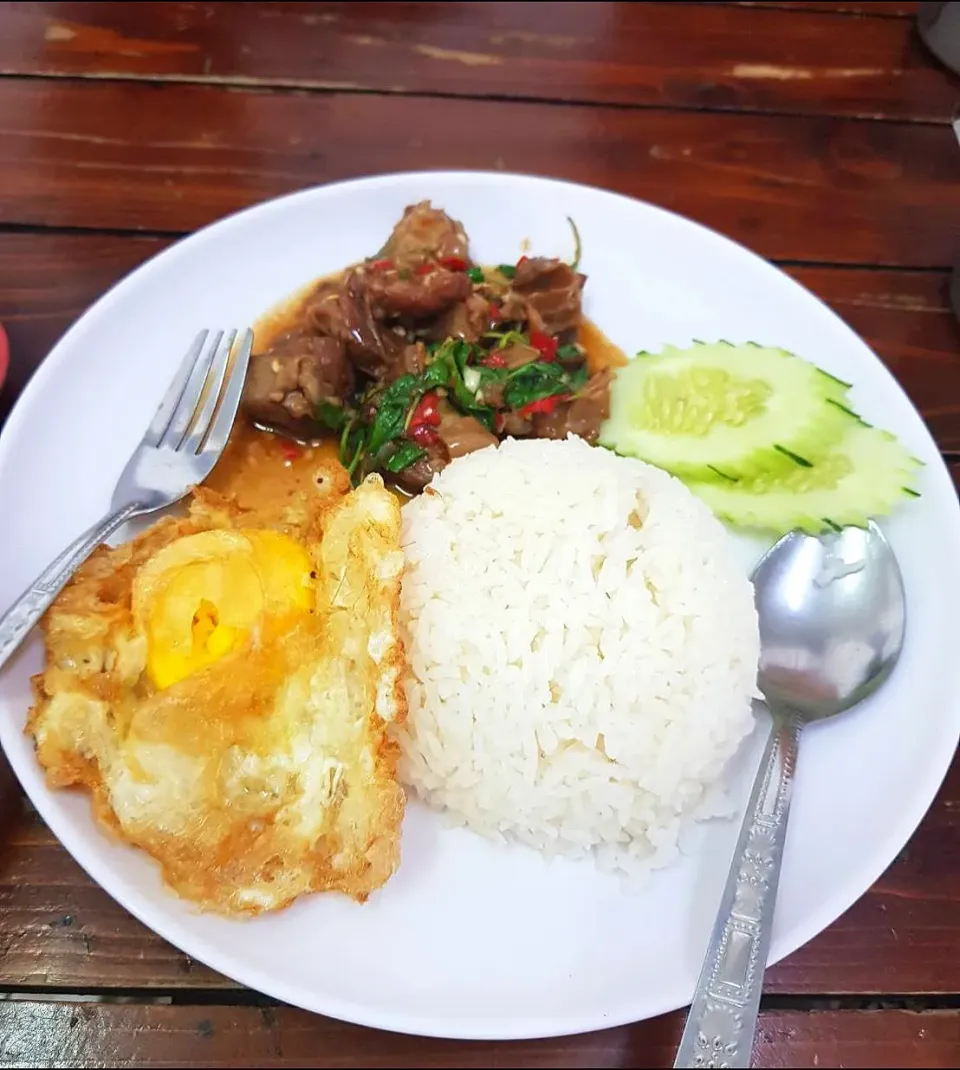 Braised pork fried with basil leaves (Patkrapao)|patlovestocookさん