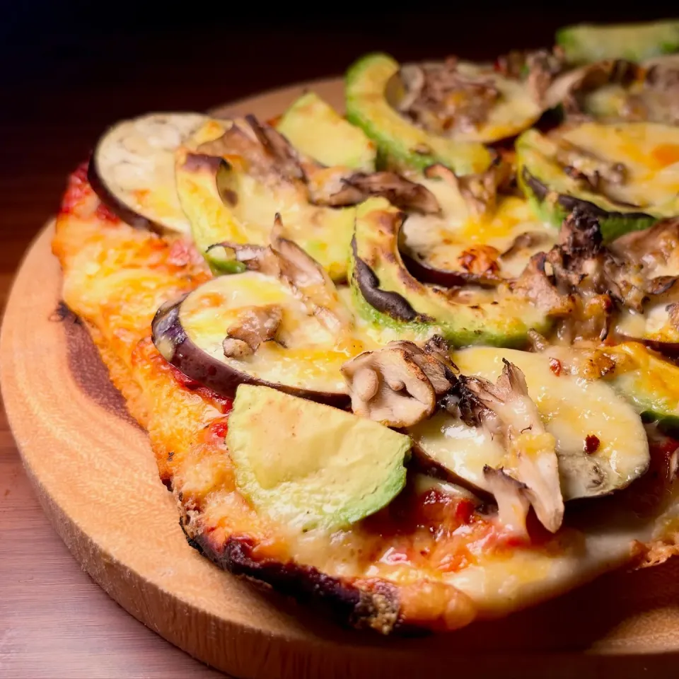 💫レシピ💫アボカド茄子舞茸のクリスピーピザ|biskesさん