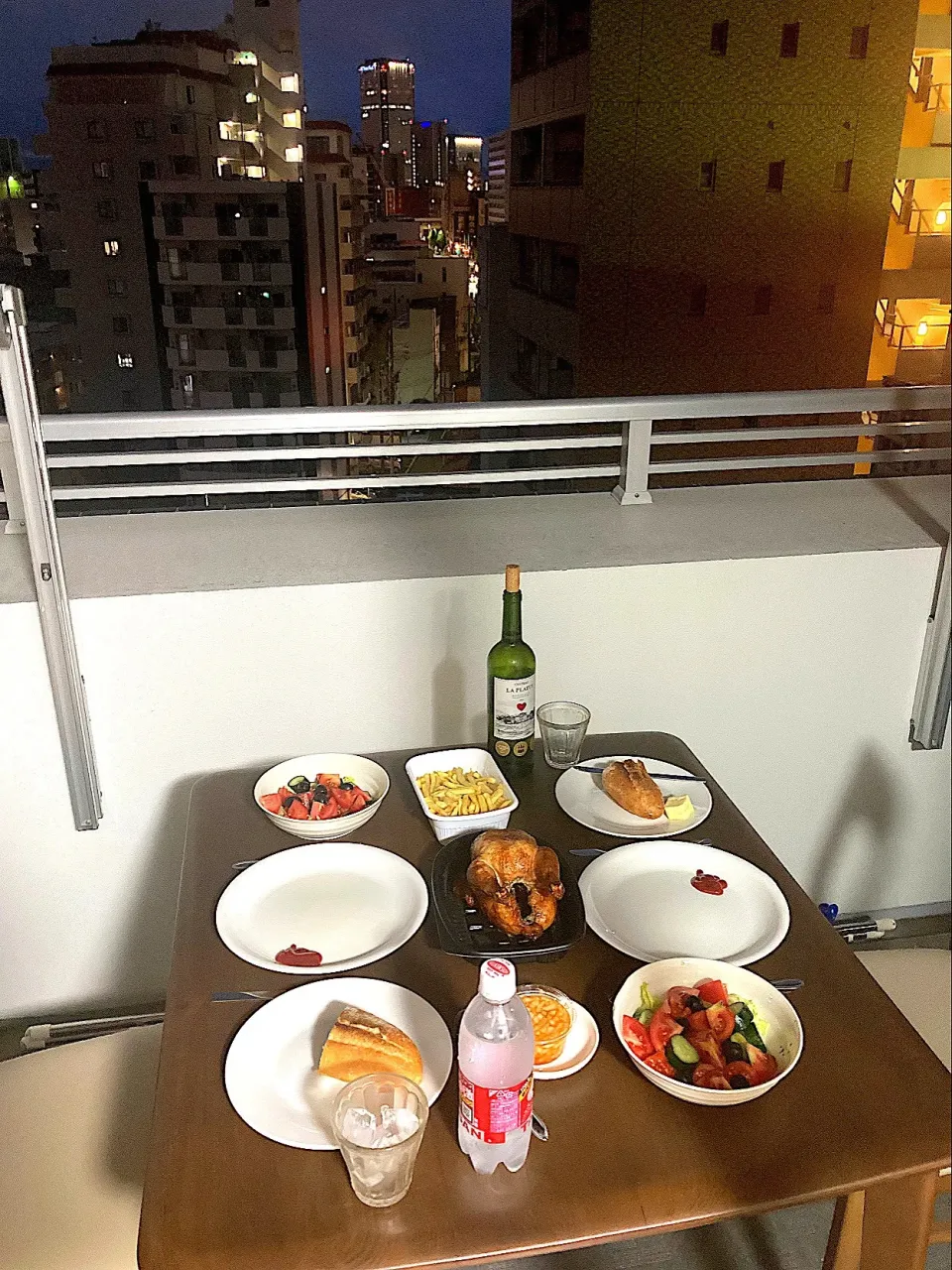 大須商店街の「オッソブラジル」さんで鶏の丸焼きを買ってきて、ベランダでブラジルパーティー🎉|はやとさん