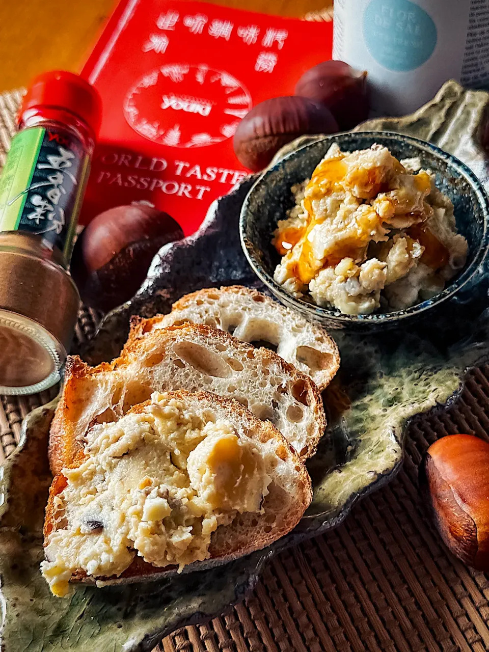 五香粉香るマロンクリームチーズのタルティーヌ|にゃんぺこさん