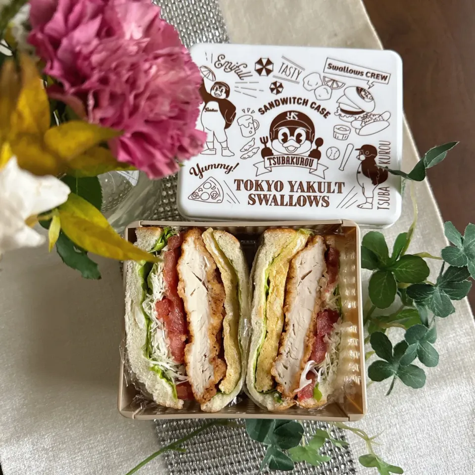 10/20❤︎スパイシーフライドチキンとたまご焼きのわんぱくサンド🥪🌱　　
（自分用）

＊ ロイヤル食パン
＊ ヤオコーベーカリーピノ
＊ スパイシーフライドチキン
＊ 半熟たまご
＊ フリルレタス･キャベツ.プチトマト🍅
＊ 私弁当|Makinsさん