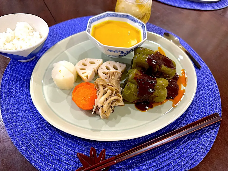 ピーマン🫑の肉詰め+蒸し野菜+カボチャスープ🎃|Seikoさん