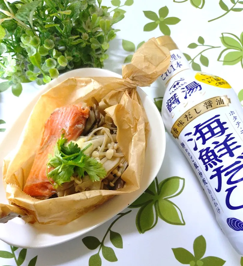 鮭ときのこクッキングシート蒸し  ·͜·♡|fumiさん