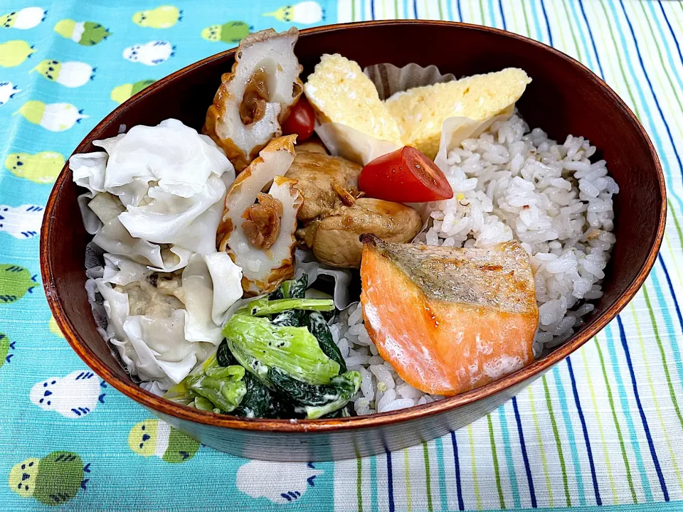 焼鮭、焼鳥、玉子焼、シウマイ🍱|なお🅿️さん