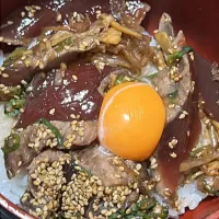 カツオのたたきの漬け丼|さささん