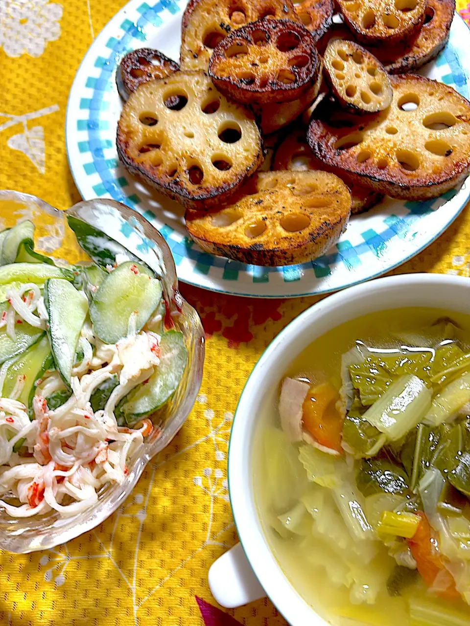 ベーコン🥓スープ　蓮根ステーキ　サラダ|4jinoanataさん