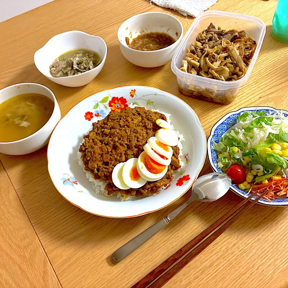 チリコンカンライス、コーンサラダ、きのこマリネ、しじみのお味噌汁、きのこと牛蒡のうま煮。|くろーぶやんさん