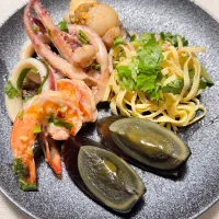 海鲜豆腐煲と拌干豆腐パクチー添え。ピータン|リキュール ポアロさん