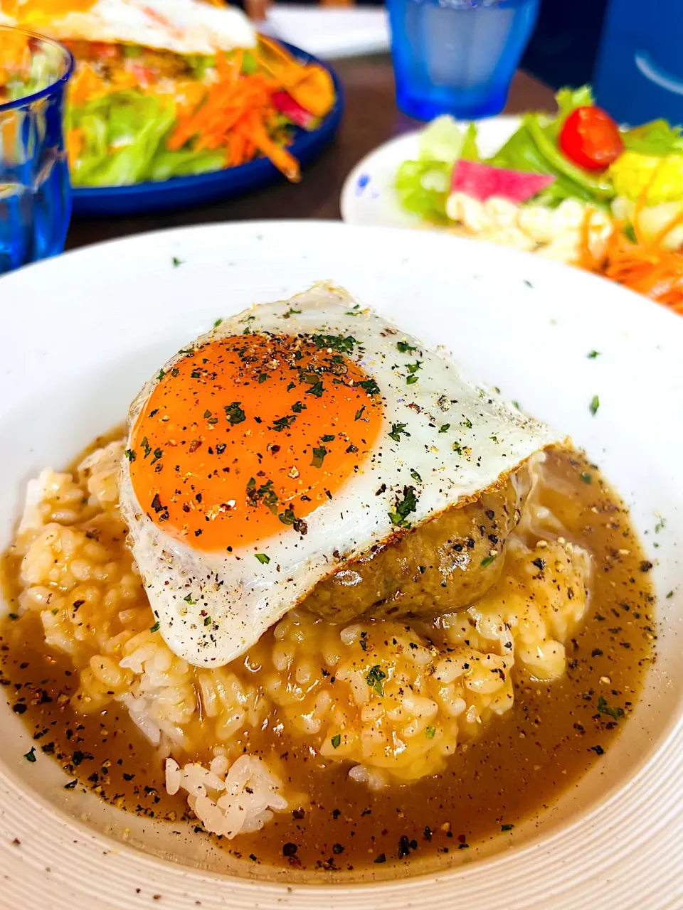 松島のカフェにて。ロコモコ丼。|ちはるさん