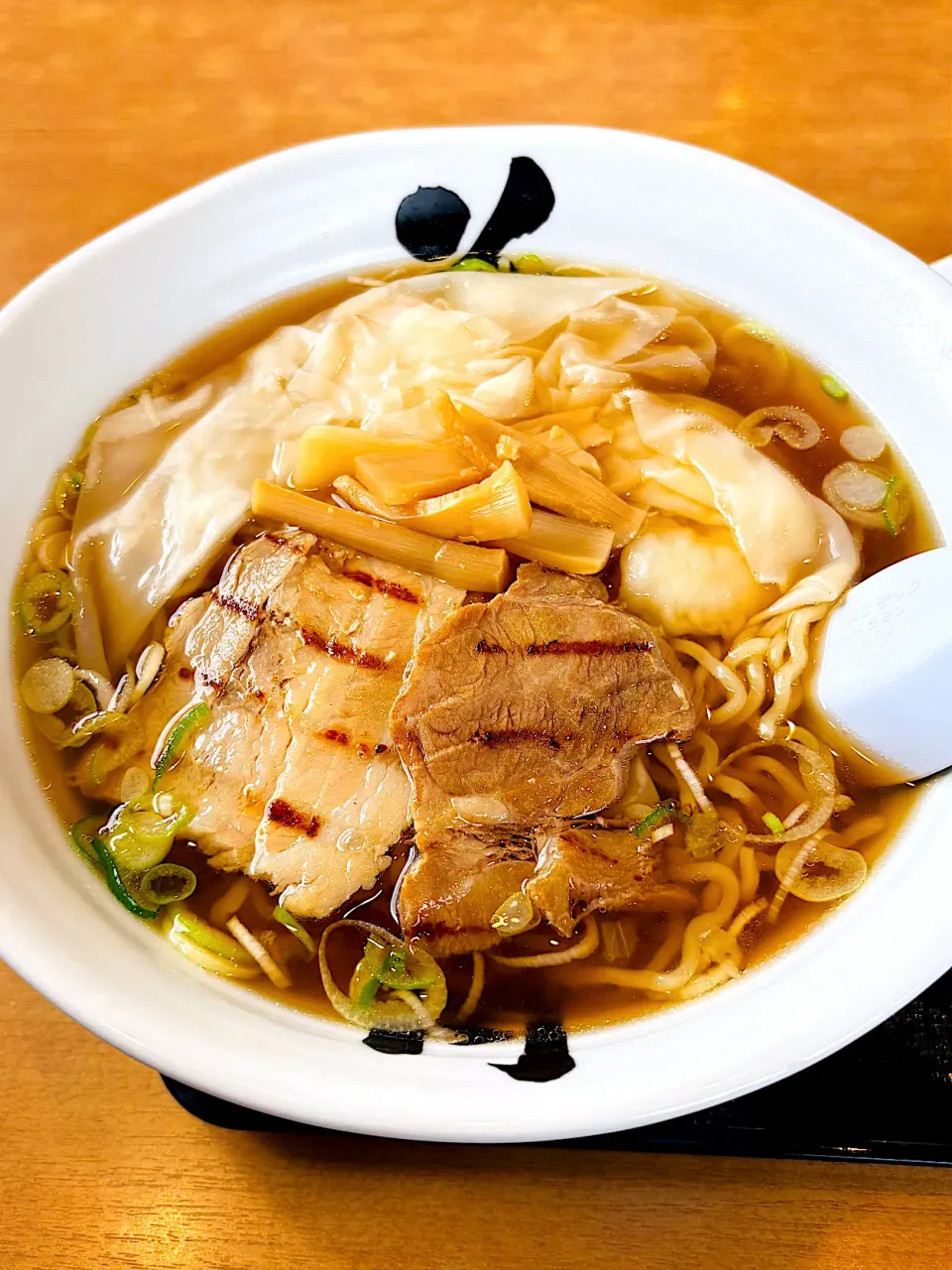 山形花鳥風月のエビワンタン麺🍜🦐|ちはるさん