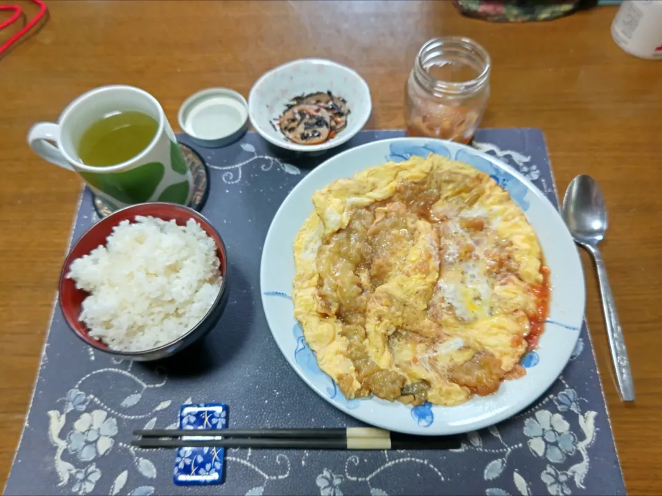 ご飯、卵とじ、蓮根のきんぴら、かつやの割干大根漬、熱い日本茶(昼飯)|enarinさん