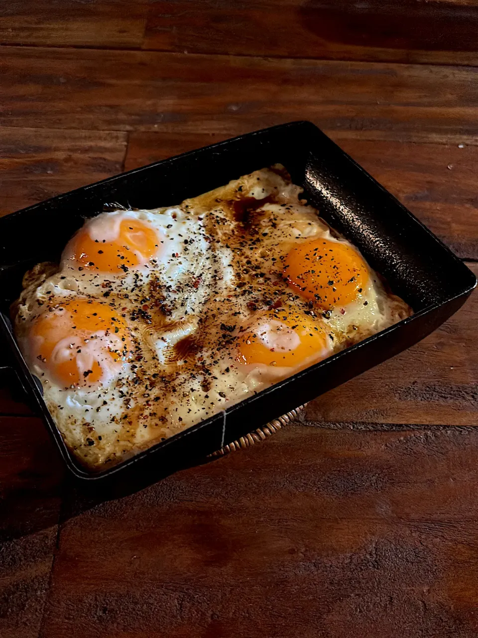 ギーで焼いた目玉焼き×ブラックペッパー×醤油|Nakaba Kobayashiさん