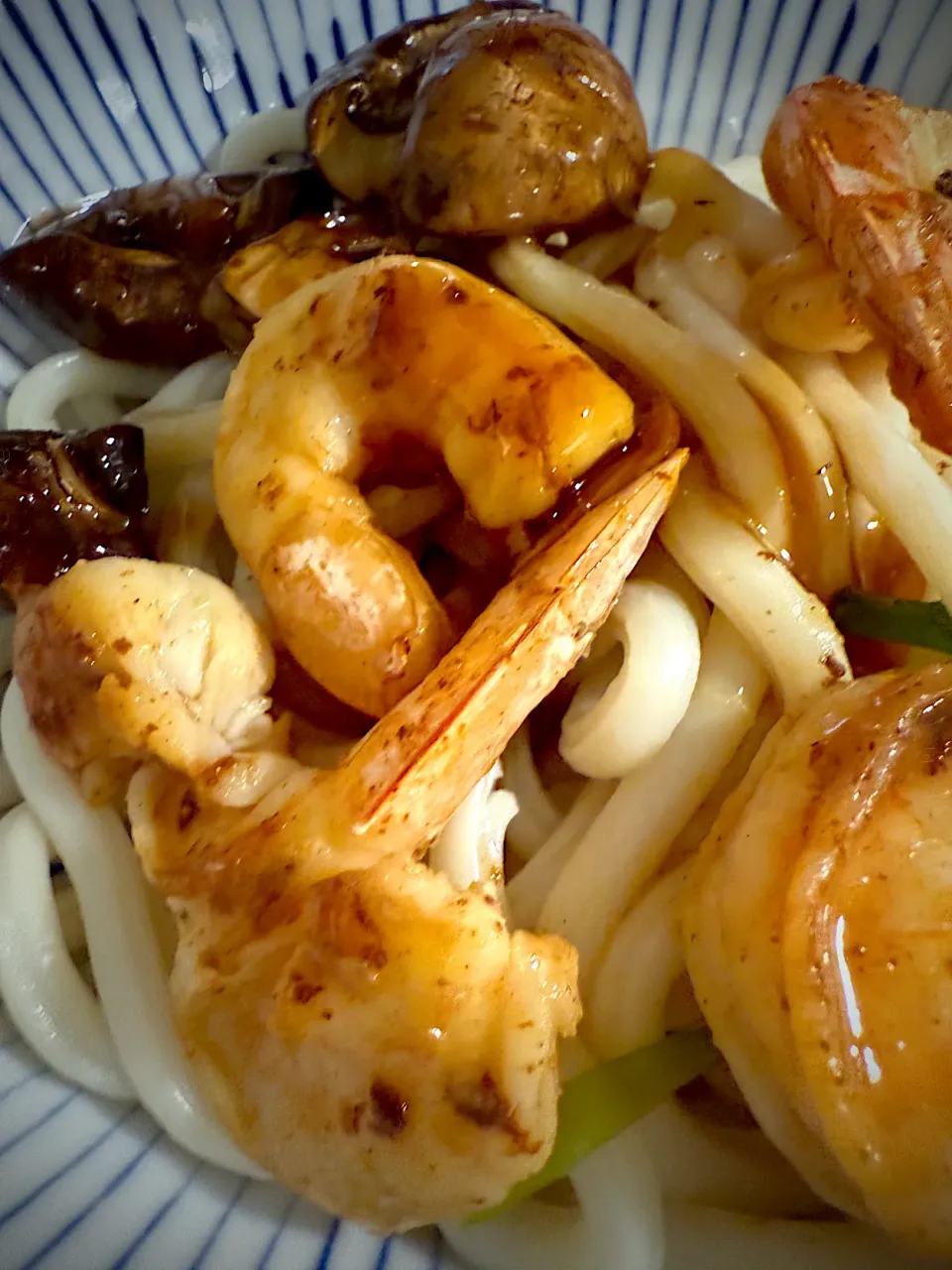 Shrimp & Fresh Udon. Mushroom in sticky oyster sauce. Homemade basil olive oil reduction.|Samさん