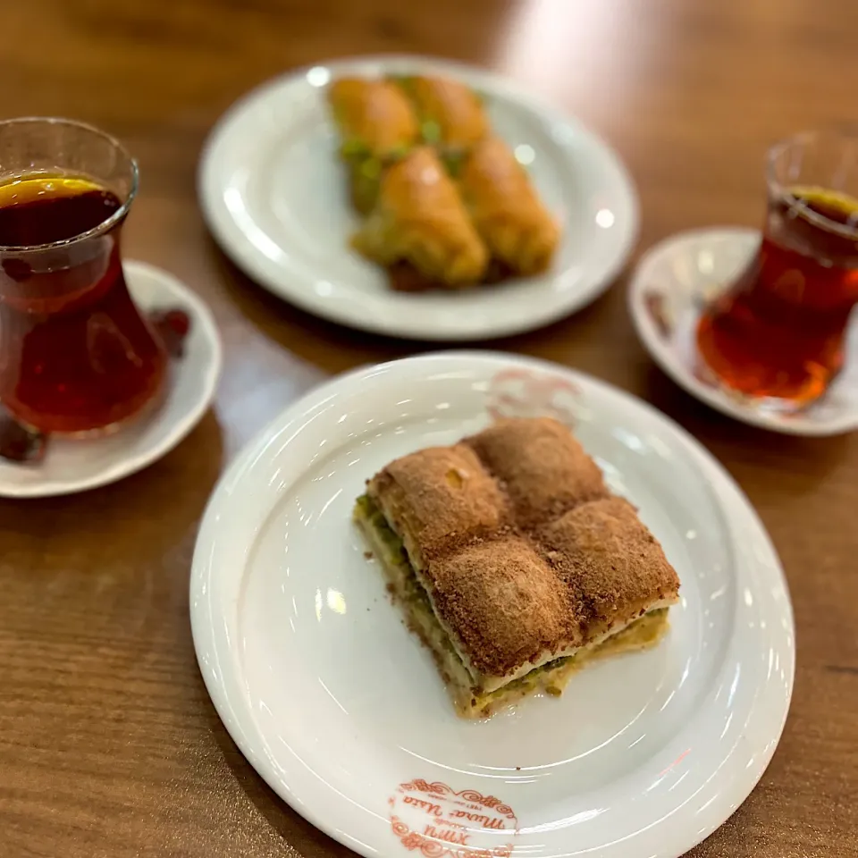 【トルコのスイーツ】バクラバ&ミルククネフェ|きなこもちさん