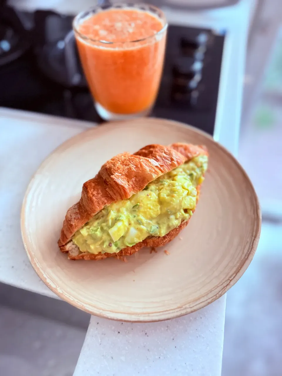 Avocado & Soft-boiled Egg Spread Croissant|Zhen Zhenさん