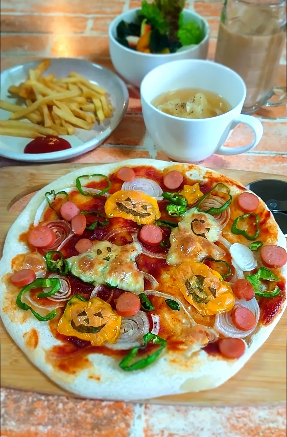 まなまなさんのハロウィンピザ|みったんさん