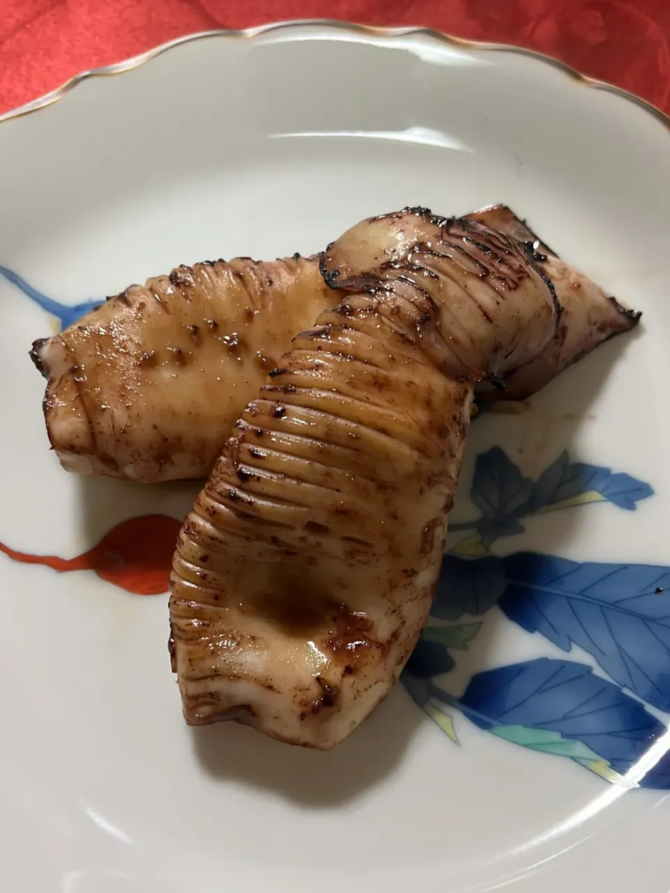 イカの照り焼き。酒、みりん、醤油、あれば生姜汁で30分ほど漬け込んで、つけ焼きしました❣️|tamemitiさん