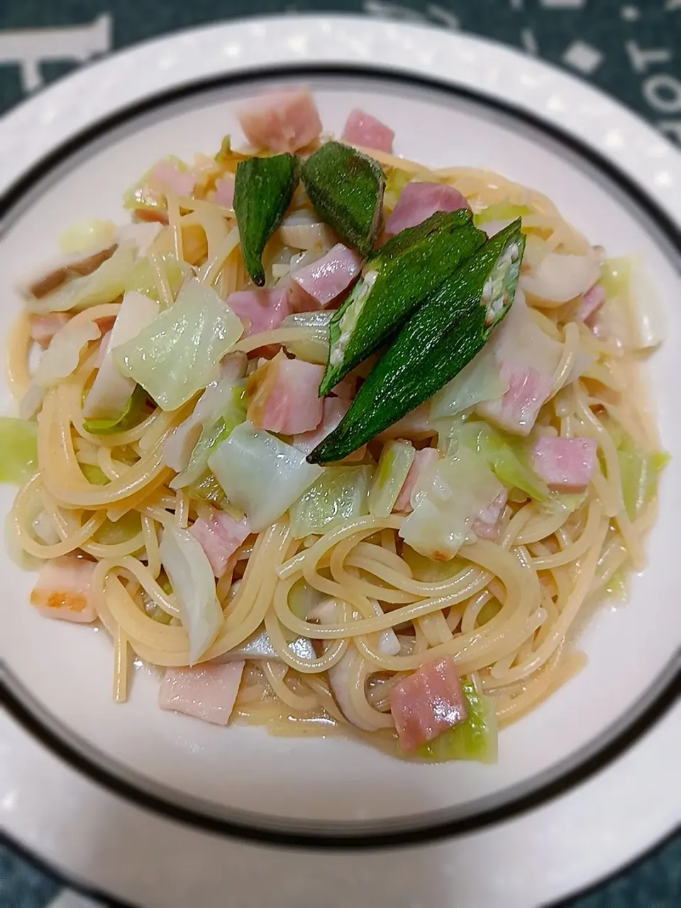 キャベツとキノコとベーコンのパスタ|まなみさん