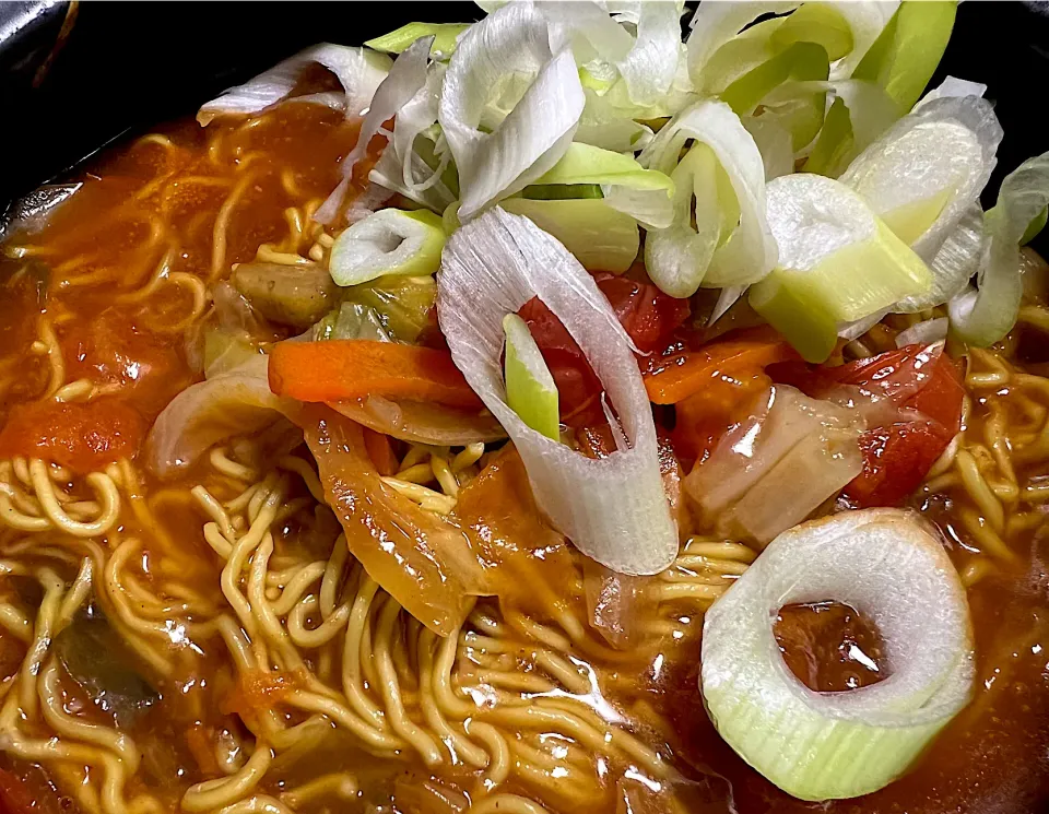 トマト鍋、〆は中華麺|須佐浩幸さん