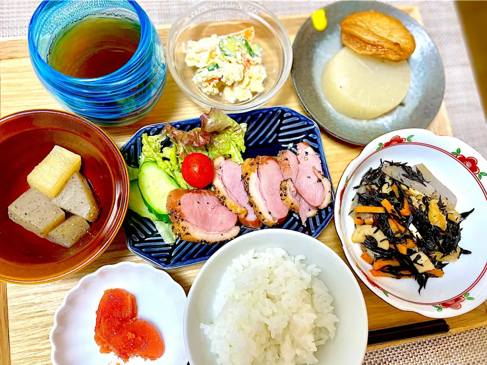 夕飯 あい鴨パストラミとひじきの煮物など|ふわふわさん