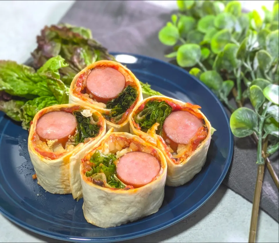 トルティーヤのソーセージロールピザ|ぱおのご飯さん