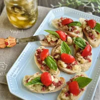 ゆーこどんさんの料理 小粒モッツァレラのハーブオイル漬け🌿でブルスケッタ