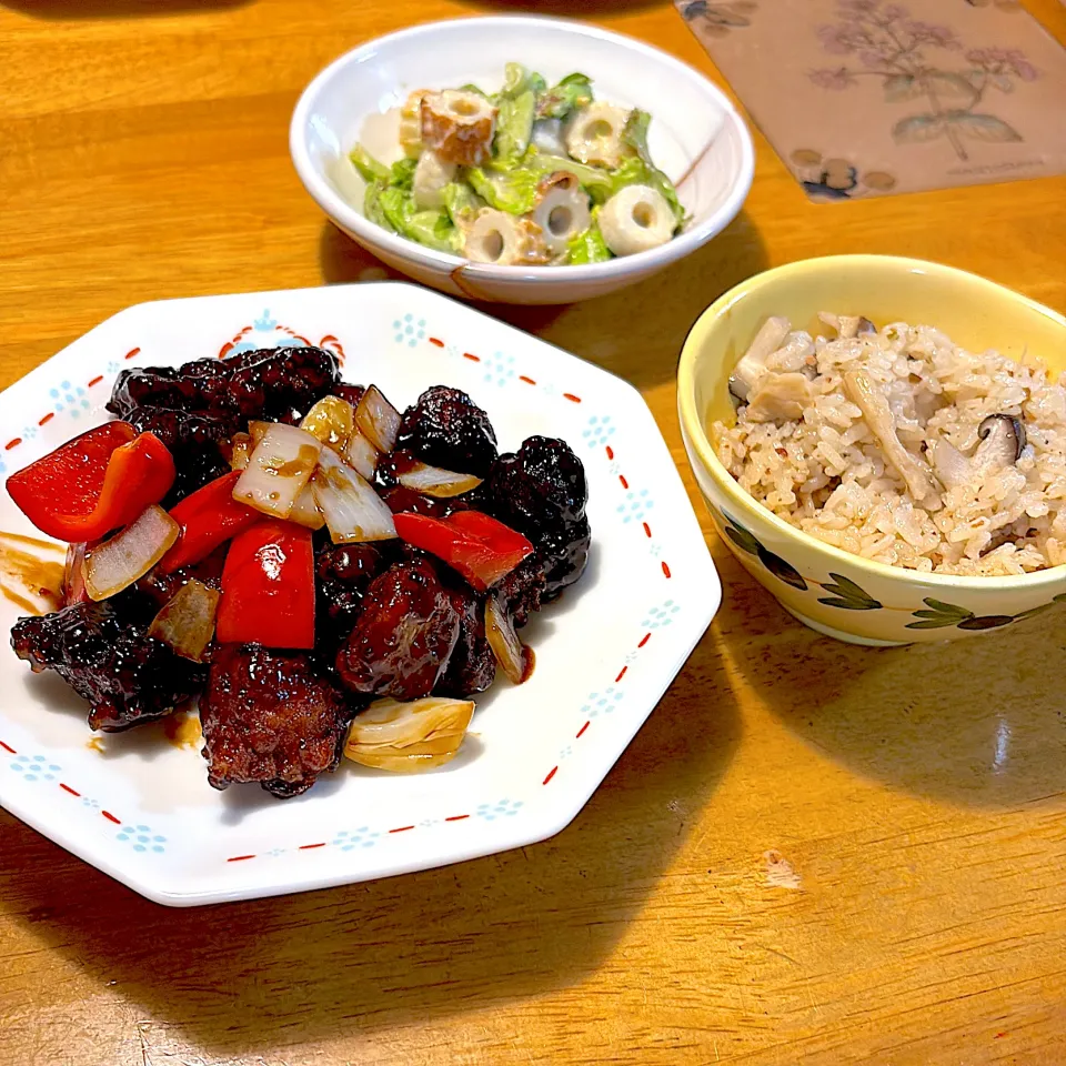 黒酢の酢豚と、竹輪とレタスの味噌マヨ和えと、椎茸ご飯|もえさん