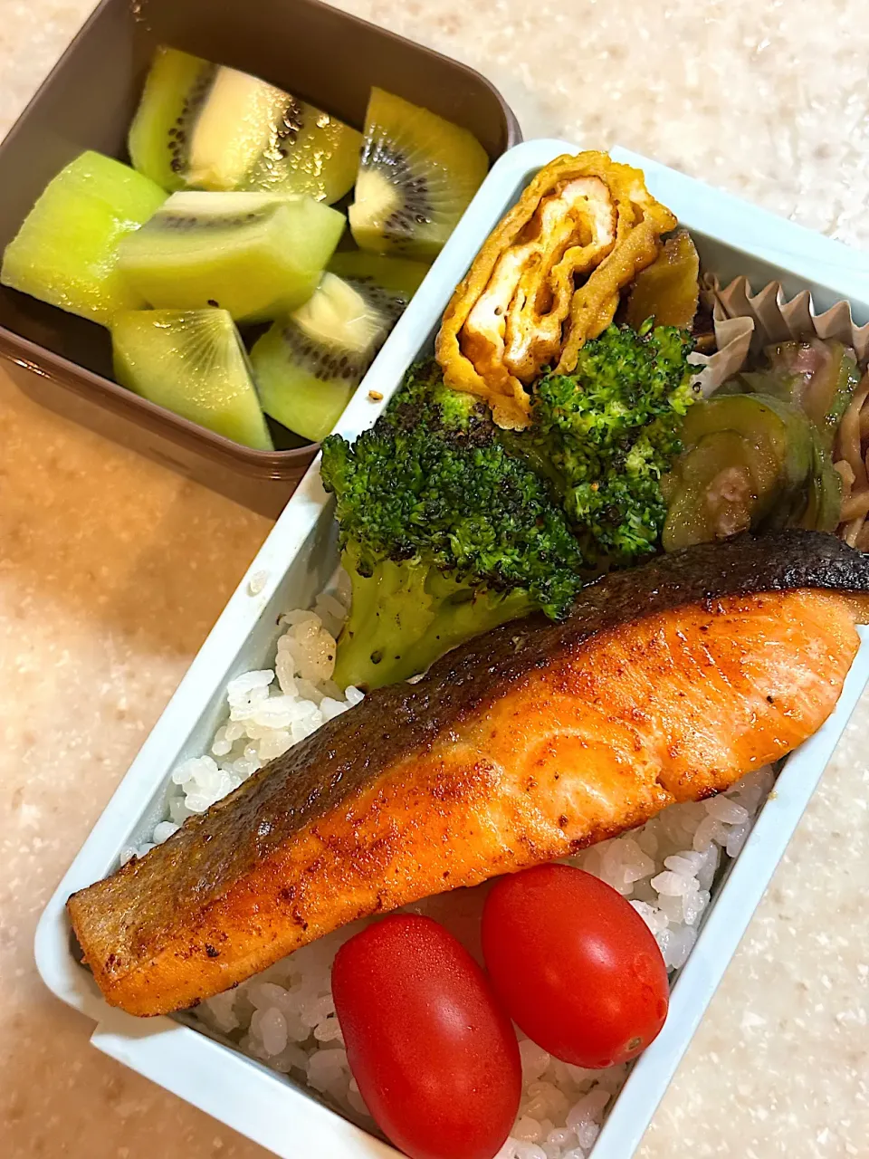 娘お弁当（焼き鮭）|takezooさん