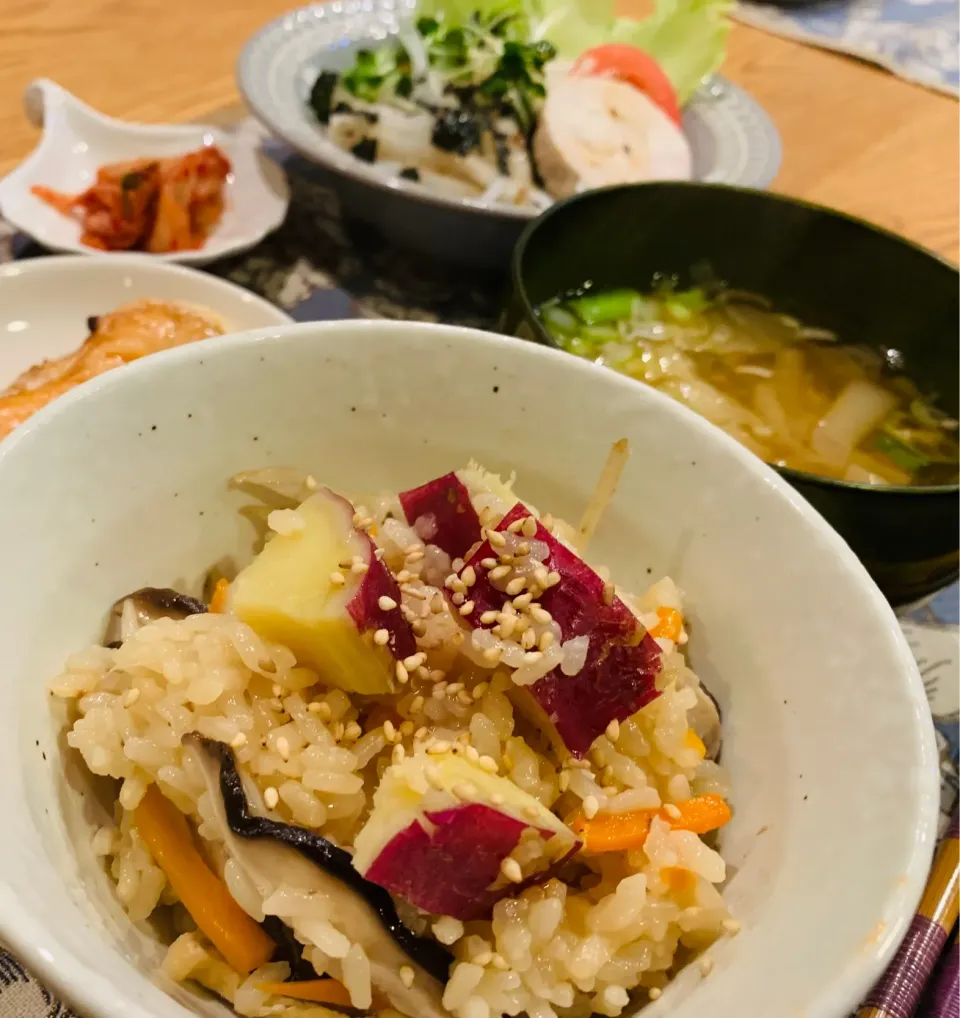 【秋の味覚🍁】さつま芋の炊き込みご飯🍠|kyoko☆✶さん