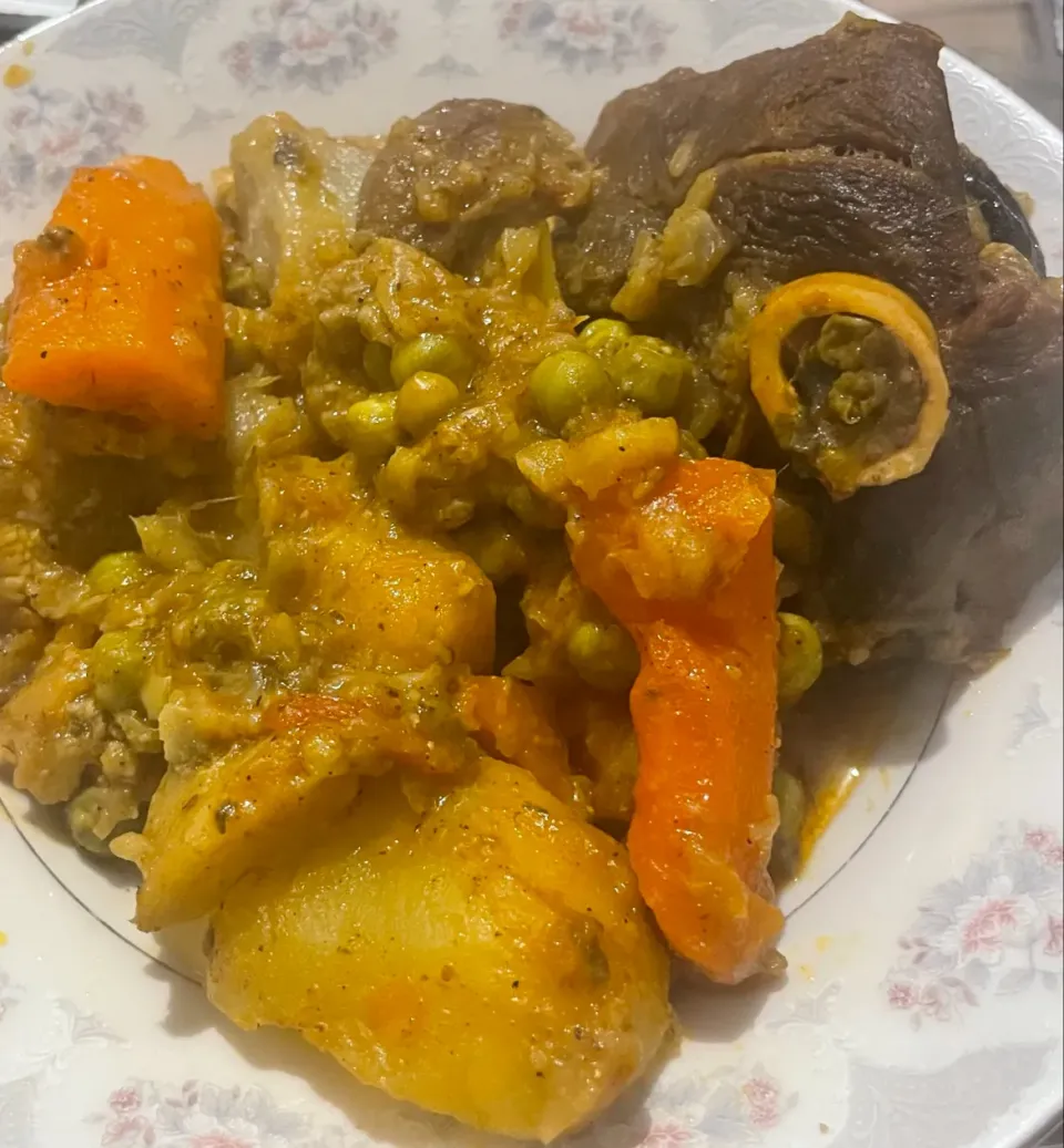 Lamb stew, potatoes, peas. Artichokes, carrots, onions, onions|lovefoodさん