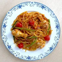セール品のいづみ鶏の手羽元とインゲンのトマトソース🍅スパゲッティ🍝|shikaさん