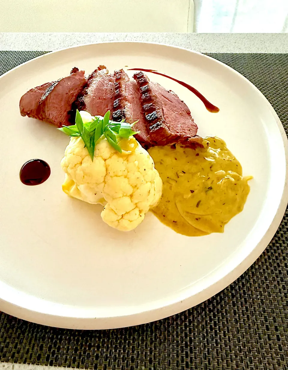 Sous vide duck breast in orange, thyme & zest. Cauliflower in saffron butter. Creamed orange, wine & shallot sauce. Hoisin.|Samさん