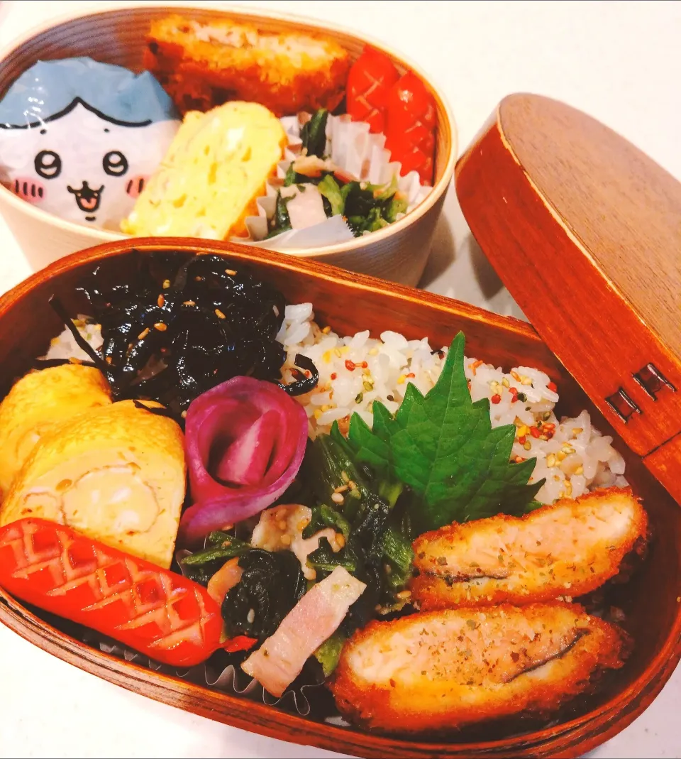 お弁当🌸サーモンフライ、玉子焼き、ほうれん草とベーコンのソテー、ウインナー、紅大根のお漬物|samさん